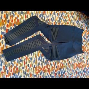 Alo Yoga Moto Leggings, size XS, Teal Blue